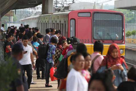  Wah, Khusus Hari Ini, Kereta Dari Gambir Berhenti di Jatinegara